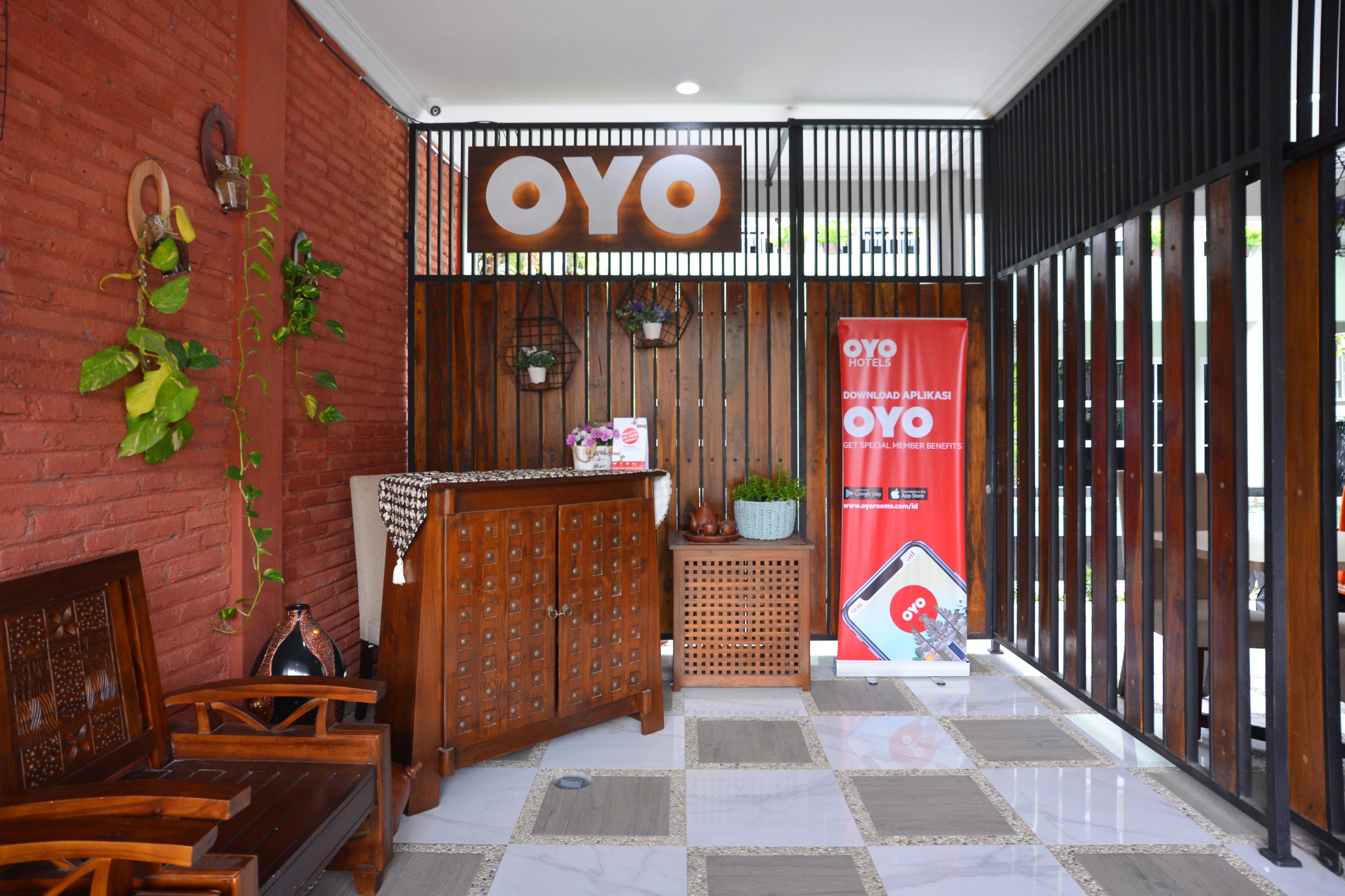 Oyo 583 ロイヤル ゲジャヤン ホームステイ Kejayan エクステリア 写真